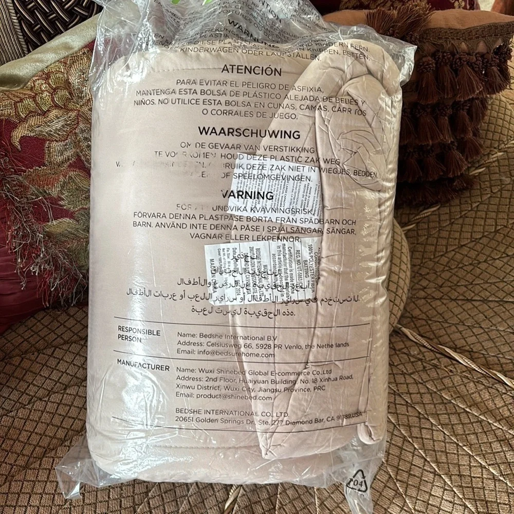 Brand New Bedsure GentleSoft Down Alternative Comforter Queen Beige